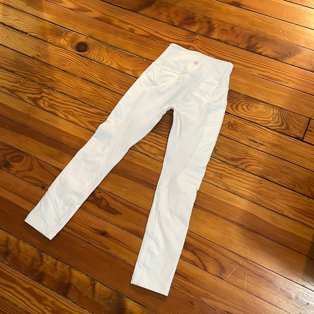 very comfortable lululemon leggings with pockets!!! white color and Size 2